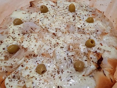 Fugazzeta con aceitunas