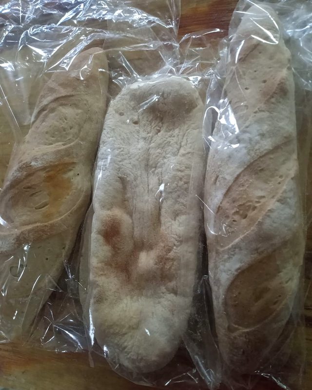 Baguettes y pan de lomito embolsados