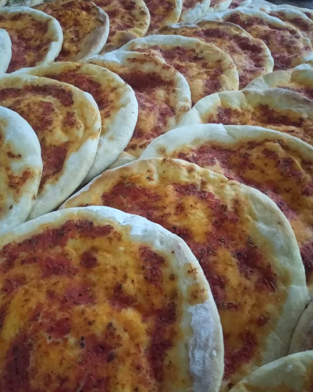 Pizzetas con salsa
